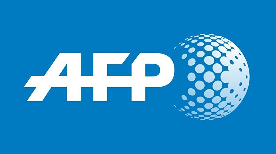 Fransız AFP haber ajansı

                                    
                                    Fransız AFP haber ajansı, erken seçimi son dakika olarak ve "Cumhurbaşkanı Erdoğan, Türkiye'nin bu sene 24 Haziran'da erken seçime gideceğini söyledi" ifadesiyle duyurdu.
                                
                                