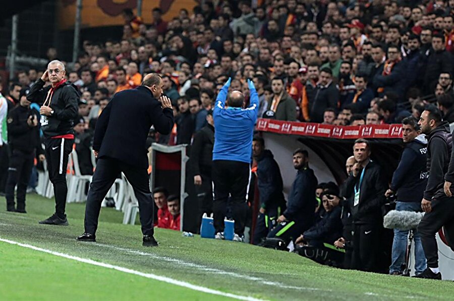 Fatih Terim, Akhisarspor karşısında oynanan futbol sebebiyle çileden çıktı