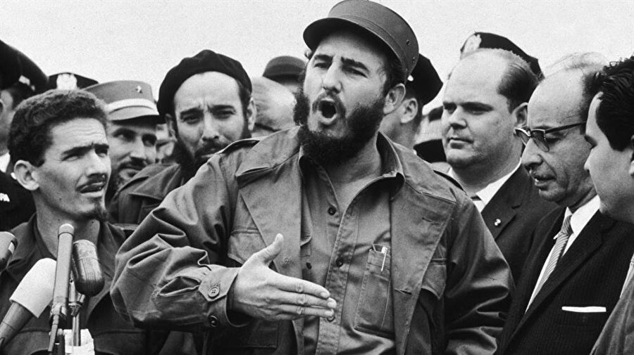 Yaşanan bu gelişmeler, ABD’nin uluslararası kamuoyunda prestij kaybına yol açtı. Kennedy, çıkarmanın başarıyla sonuçlanması için gereken hazırlığı yapmamakla suçlandı ve CIA Başkanı görevinden alındı. Sovyetler Birliği sert bir şekilde olayı protesto etti ve gerekirse müdahale edeceğini duyurdu. Öte yandan Fidel Castro’nun ünü ve popülaritesi hem ülkede, hem de tüm dünyada artmış oldu.

                                    
                                