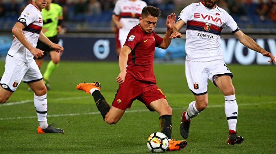 Cengiz Ünder Roma’yı coşturuyor
Roma'da performansıyla göz kamaştıran Cengiz Ünder, gollerini sıralamaya devam ediyor. Sahasında Genoa'yı ağırlayan Roma, Cengiz'in golüyle öne geçerken karşılaşma 2-1 başkent ekibinin üstünlüğü ile sona erdi.