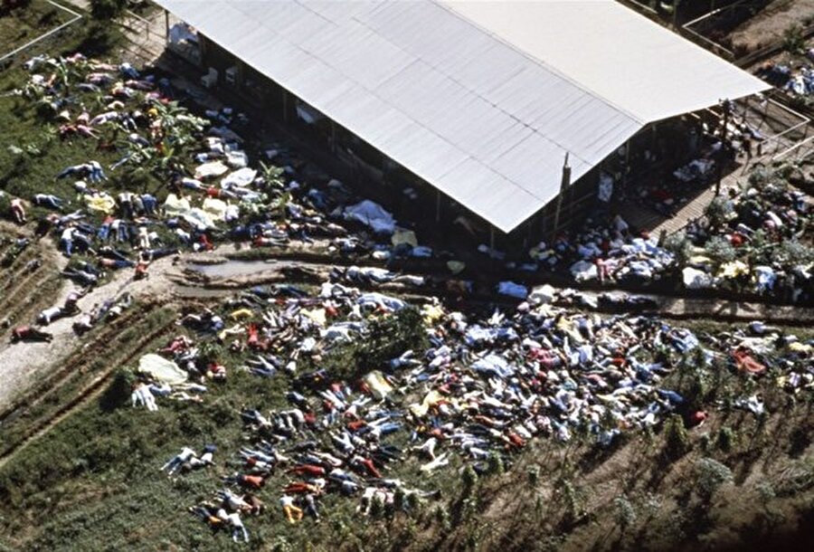 9
1978 yılında, tarihteki en büyük kitlesel intihar yaşandı. Jonestown katliamı 900’den fazla kişinin hayatını kaybettiği bir toplu intihar vakası.