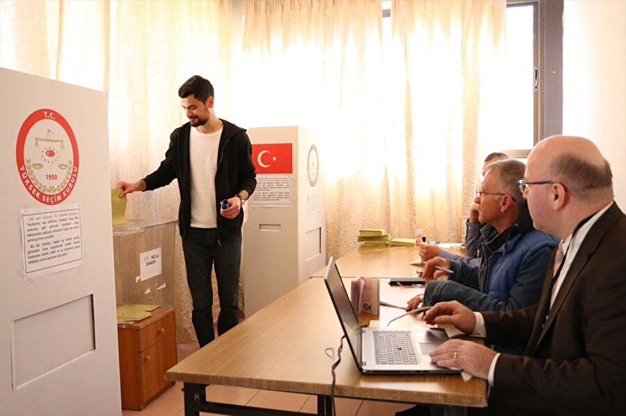 1 milyon 585 bin seçmen ilk kez sandığa gidecek 