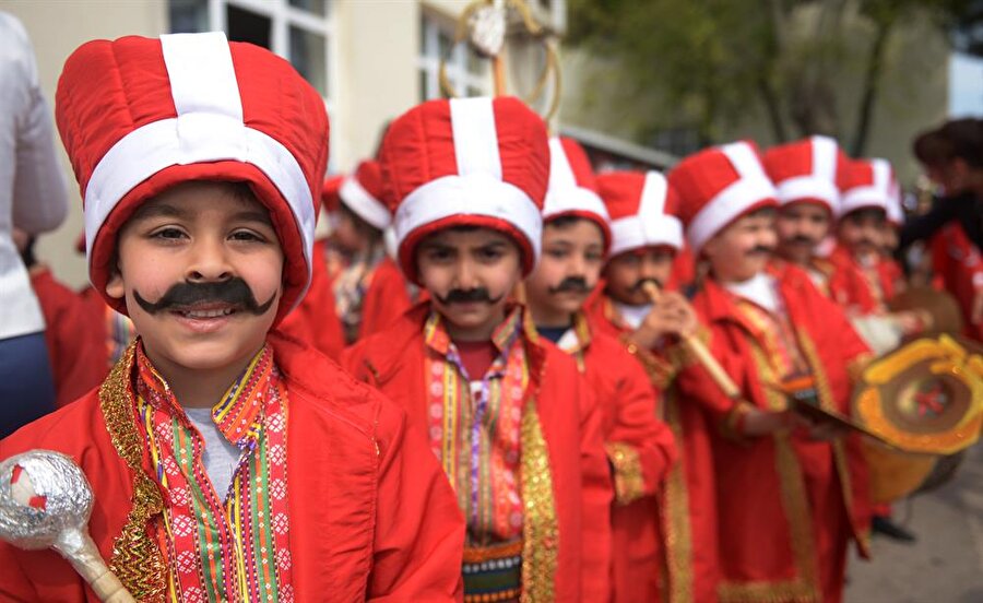 
                                    Sinop'ta, 23 Nisan Ulusal Egemenlik ve Çocuk Bayramı nedeniyle Gazi Mustafa Kemal İlkokulu'nda tören düzenlendi. Programda anaokulu öğrencileri dans ve mehteran gösterileri sundu.
                                