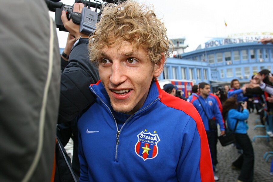 
                                    Mihai Nesu 19 Şubat 1983'te Romanya'nın Oradea şehrinde dünyaya geldi. Küçük yaşta futbola oynamaya başlayan Mihai Nesu, 2001'de Steaua Bükreş A Takımı'na yükseldi. 2008 yılının ağustos ayında ise Mihai Nesu, Hollanda ekibi Utrecht'e imza attı.
                                