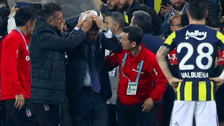 Fenerbahçe ile Beşiktaş arasında oynan maç, çıkan olaylar sebebiyle yarıda kalmıştı.