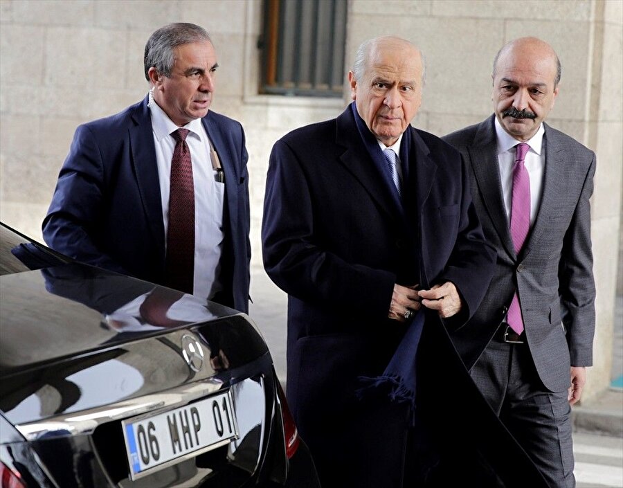 MHP'de ilk başvuruyu Bahçeli yaptı.
