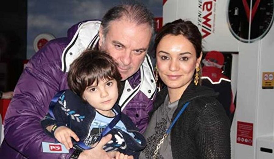 Usta tiyatrocunun 1999 yılında evlendiği meslektaşı Işıl Sergen’den boşandığı öğrenildi. Cansın isimli bir çocukları olan çiftin anlaşmalı olarak sessiz sedasız yollarını ayırdığı belirtildi. Daha önce de haklarında ayrılık iddiası gündeme gelen çift, evliliklerini kurtarmayı başarmıştı.