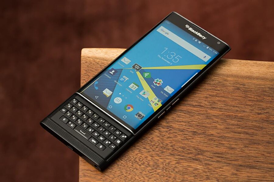 Çift kameralı BlackBerry Athena görücüye çıktı