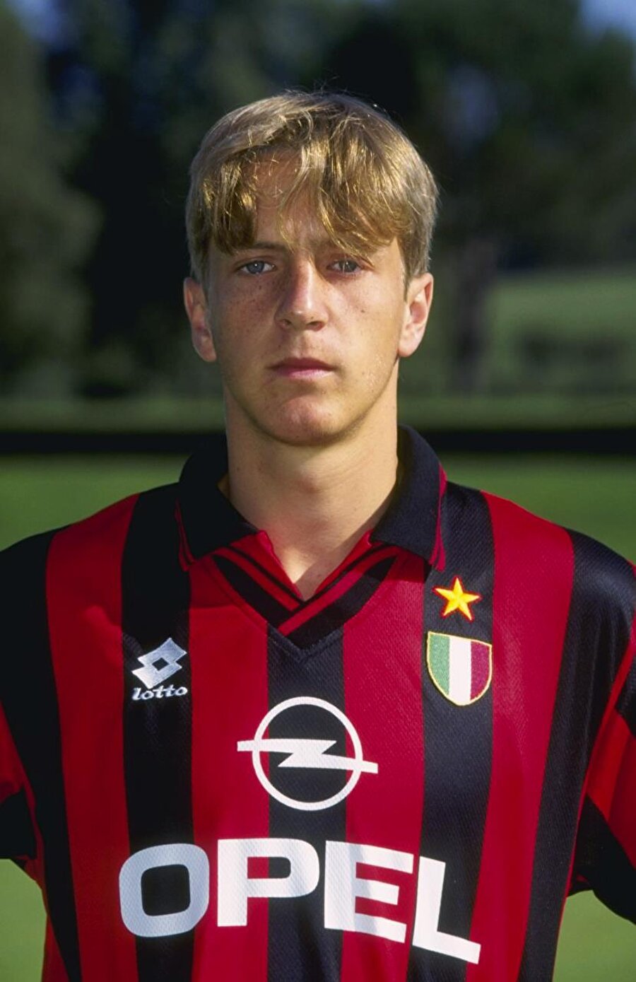 
                                    1994 yılında Cesena A Takımı'na yükselen Ambrosini, 1995 yılında Milan'a transfer oldu.
                                