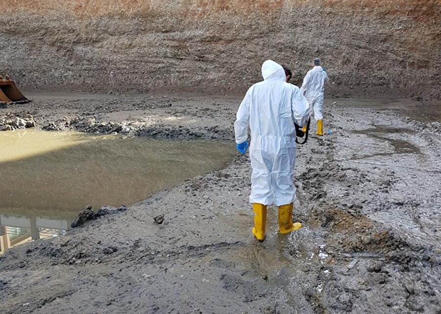 FETÖ zanlısının su dolu çukura attığı telefon bulundu