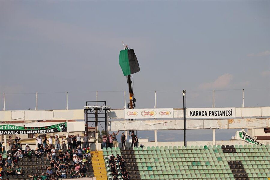 Tüm dünya Denizlisporlu taraftarı konuşuyor