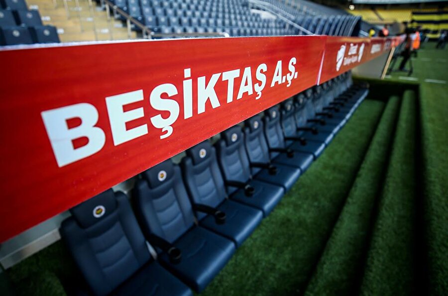 Beşiktaş yedek kulübesi boş kaldı.