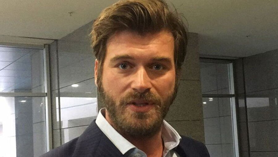 Kıvanç Tatlıtuğ hakkında
27 Ekim 1983 tarihinde Adana’da dünyaya gelen Kıvanç Tatlıtuğ, eski manken ve oyuncudur. Annesi Edirneli babası ise Yugoslavya göçmenidir. Tatlıtuğ, 2002 yılında Best Model of Turkey, sonrasında da Best Model of the World seçilmiştir. 2005 yılında Gümüş adlı televizyon dizisinde başrol alarak ilk oyunculuk deneyimine adım attı. Türkiye’de büyük beğeni kazanan dizi Arap ülkelerine de pazarlandı ve büyük bir hayran kitlesine ulaştı. Gümüş dizisinin ardından Menekşe ile Halil adlı dizide Halil karakterine hayat verdi. Arada çekilen Amerikalılar Karadeniz’de 2 adlı komedi filminde de rol aldı. Geniş kitlelerce tanınmasını sağlayan çalışması ise Aşk-ı Memnu’da canlandırdığı Behlül karakteri olmuştur. Bu dizideki rolüyle Altın Kelebek ödüllerinde “En İyi Erkek Oyuncu” ödülünü aldı.