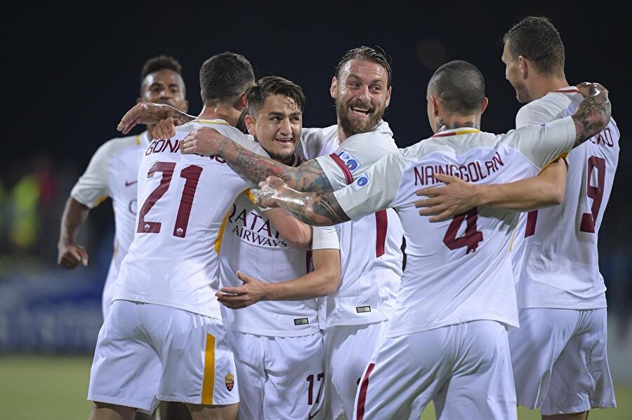 Cengiz Ünder gollerine devam ediyor.