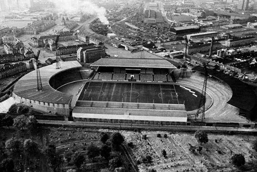 Celtic Park / 1892

                                    Glasgow'da bulunan Celtic Park, 1892'de açıldı. Stat için Celtic taraftarları 'Paradise' lakabını kullanıyor.
                                