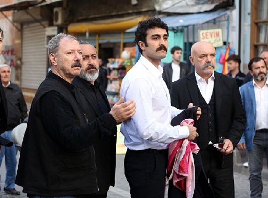 Ünlü oyuncu dün yayınlanan bölüm ile Çukur'a veda etti