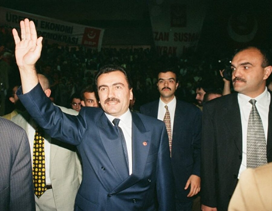 24 Aralık 1995 seçimleri: ANAP-BBP İttifakı

                                    24 Aralık 1995 seçiminde de ittifak yaşandı; BBP, ANAP çatısı altında seçime girdi. ANAP sandalye sayısını artırmakla birlikte oylarında % 4 düşüş yaşadı.İttifak neticesinde, ANAP yüzde 19,7 oranında oy alarak 132 milletvekili çıkardı. İttifakın kazananı 7 sandalye alan BBP oldu.
                                