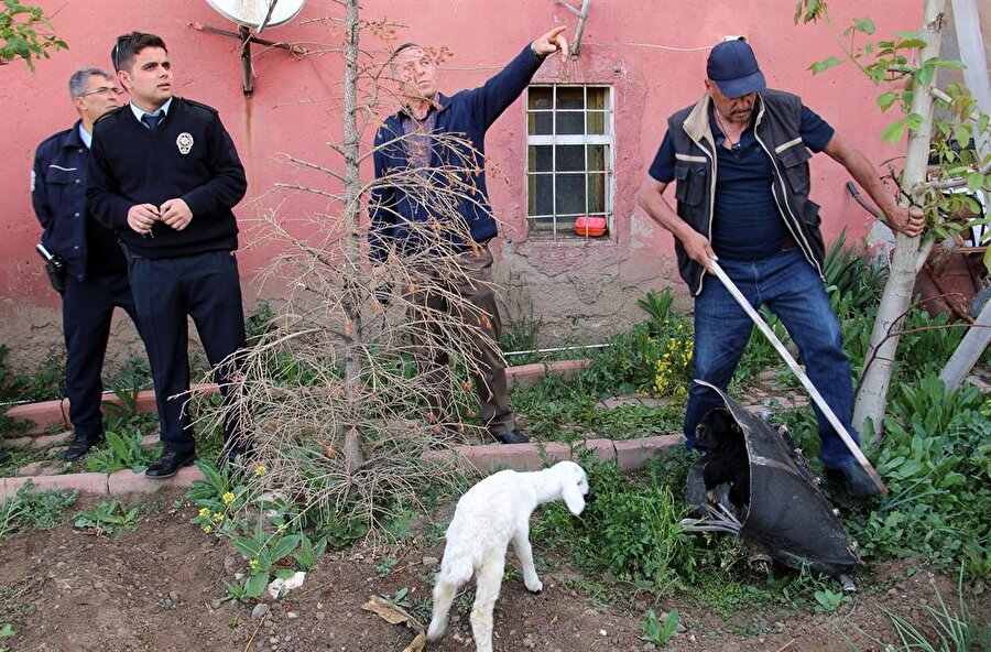 ​Bahçeye düşen kazan parçasını gök cismi zannetti
