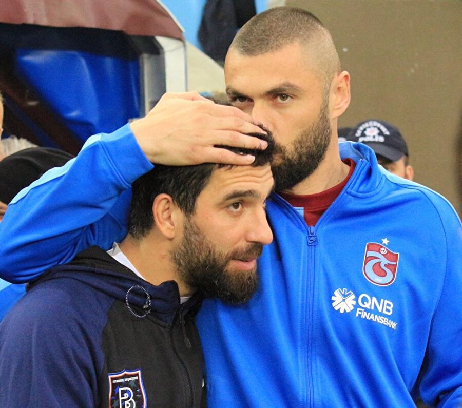 Burak Yılmaz, Arda Turan'a destek veren ilk futbolcu oldu.