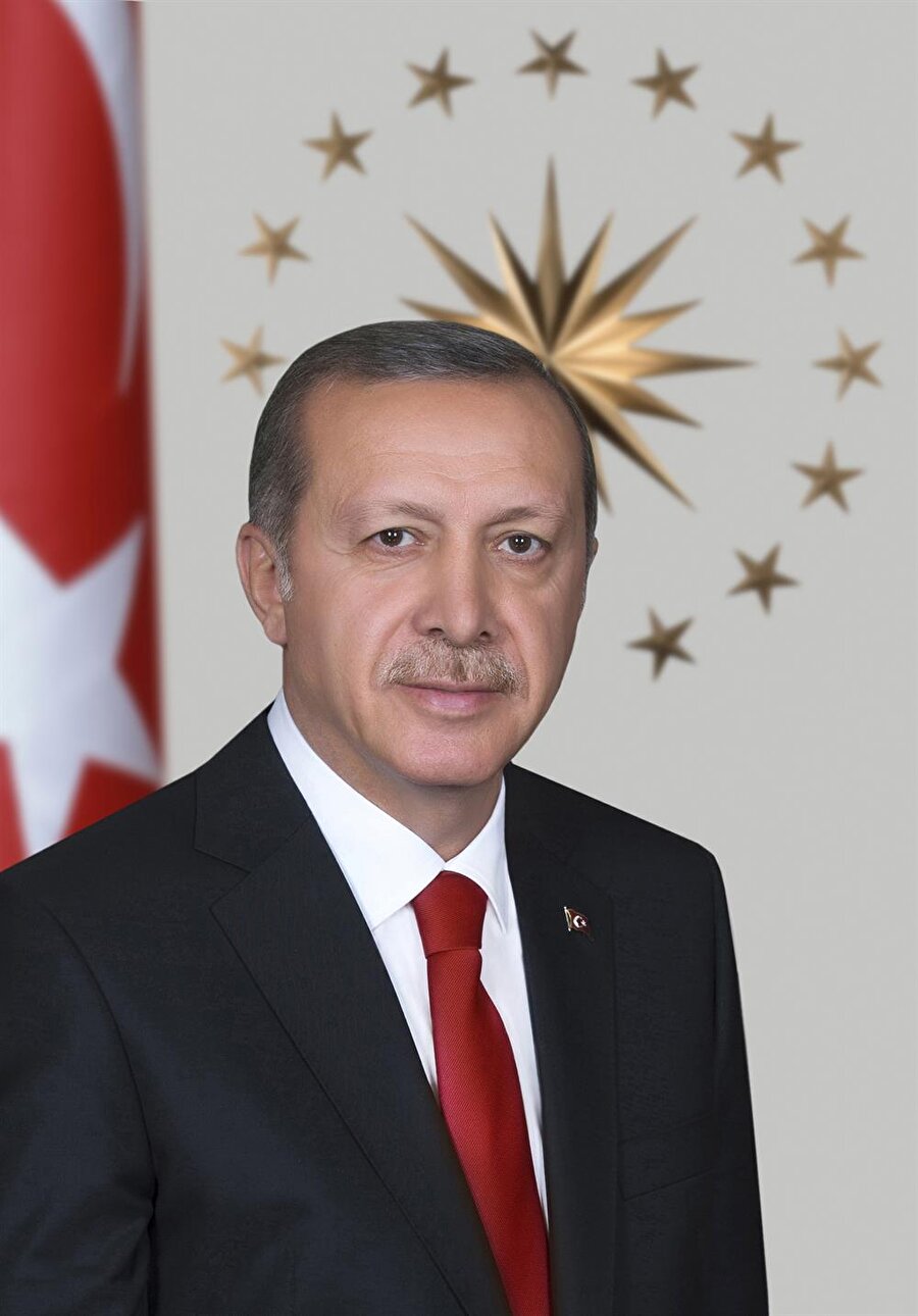 Recep Tayyip Erdoğan

                                    
                                    Cumhurbaşkanı Recep Tayyip Erdoğan 26 Şubat 1954 yılında doğdu. Üniversiteyi Marmara Üniversitesi İktisadî ve Ticarî Bilimler Fakültesi'nde okuyan Erdoğan, bu okuldan 1981 yılında mezun oldu.
                                
                                