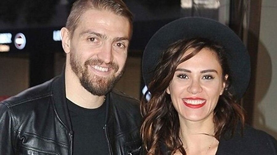"Şükran ile olduğum için şanslıyım"
Kız babası olmaya hazırlanan milli futbolcu Caner Erkin, "Kız babalarının şanslı olduğu söylenir" diyen muhabirlere, "Şükran'la olduğum için zaten şanslıyım. O duyguyu tadınca anlayacağım, henüz bilmiyorum" açıklamasını yaptı.
