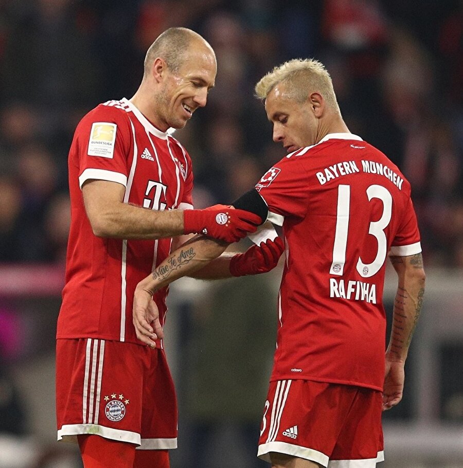 Robben ve Rafinha bir yıl daha Bayern Münih'te