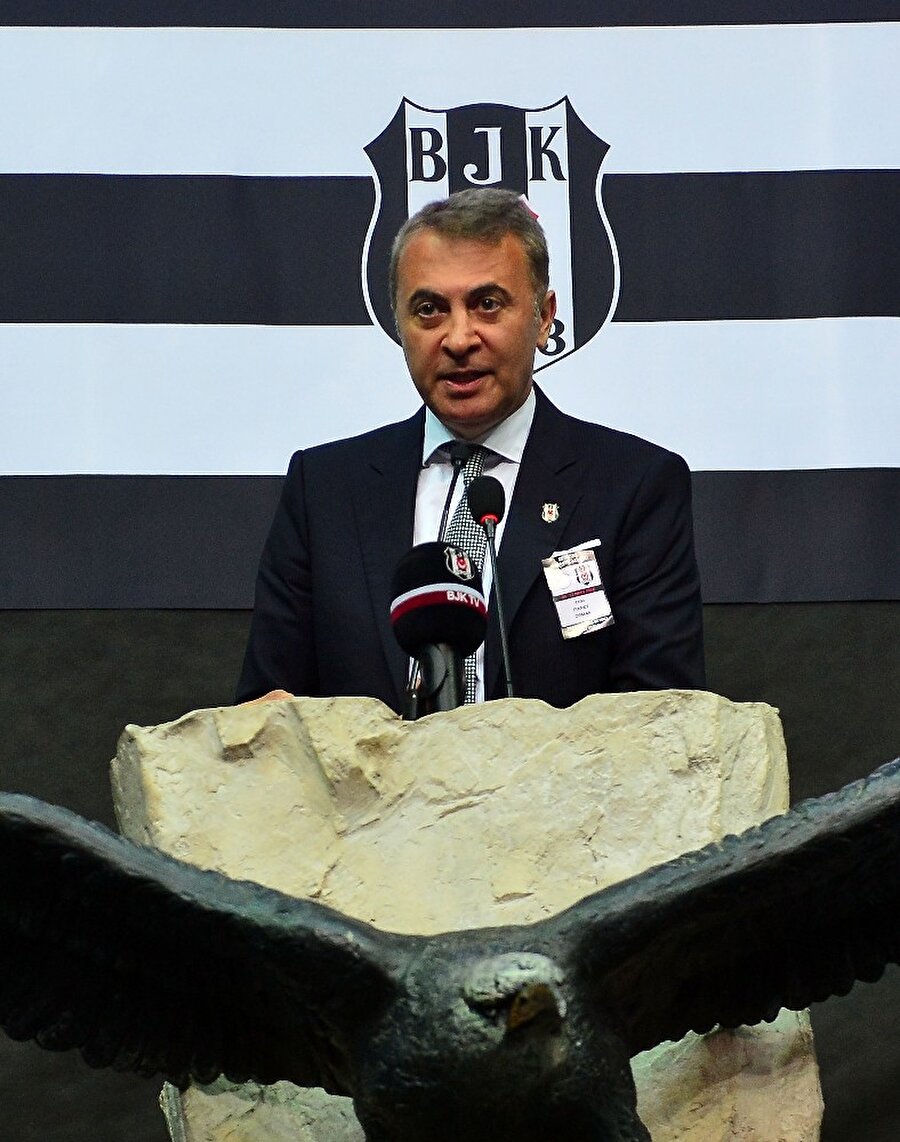 Kongrede 'ihraç' tezahüratları