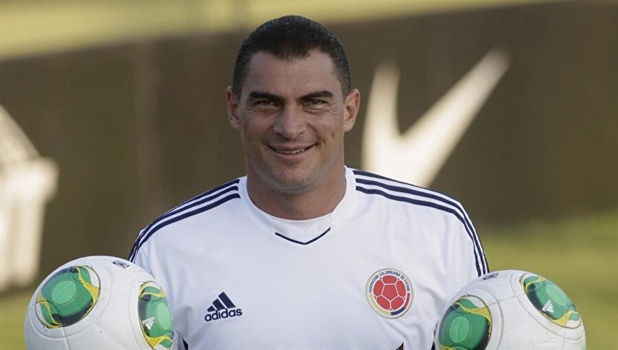 Faryd Mondragon
Kolombiyalı futbolcu 43 yaşında ülkesi Kolombiya'nın Japonya'yı 4-1 mağlup ettiği mücadelede forma giydi.