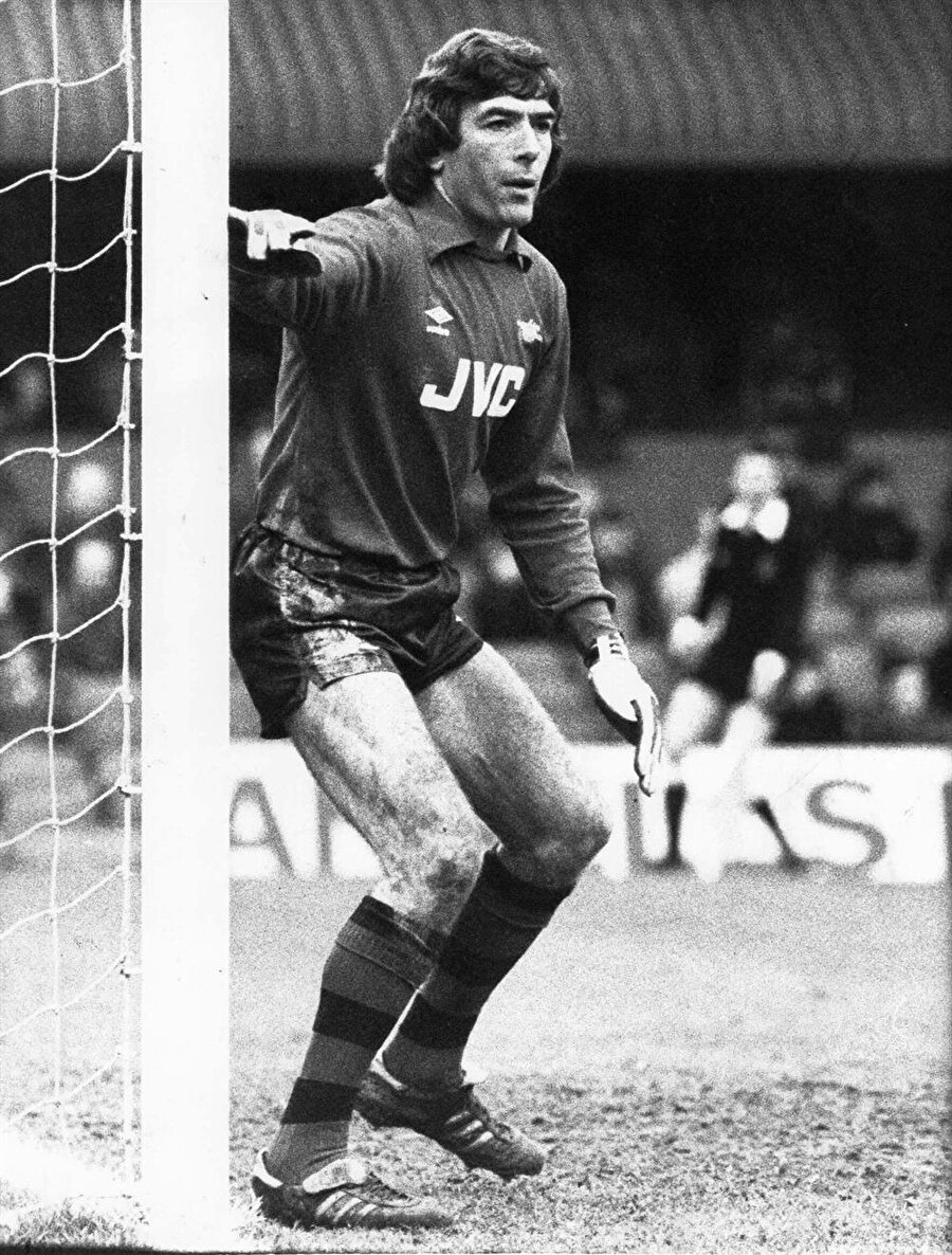Pat Jennings
İngiliz eski kaleci Pat Jennings ise 1986 Dünya Kupası'nda mücadele ettiğinde 41 yaşındaydı.