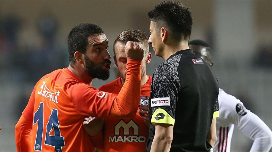 Arda Turan'ın 16 maçlık cezadan kurtulması için "hüllle transferi" yapması gerekiyor.