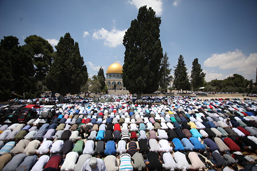 Mescid-i Aksa, ramazan ayı içindeki cuma namazlarında en kalabalık anlara şahitlik ediyor.