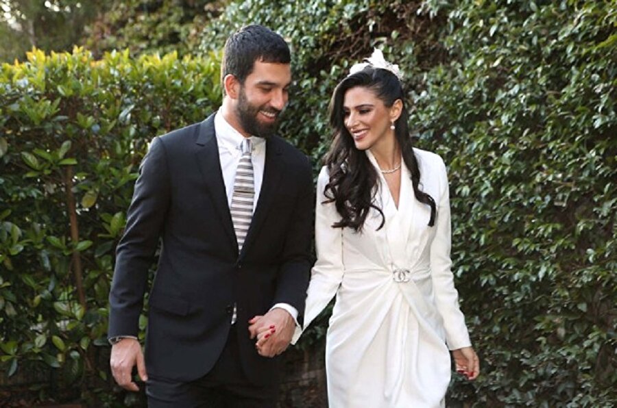 Arda Turan'ı üzen haber! Kaza geçiren Aslıhan Doğan'a 18 dikiş atıldı