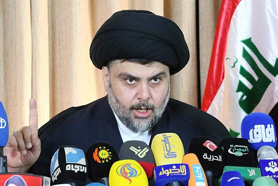 Mukteda Sadr, Irak'ın Arap kimliğine vurgu yapmasıyla dikkat çekiyor.