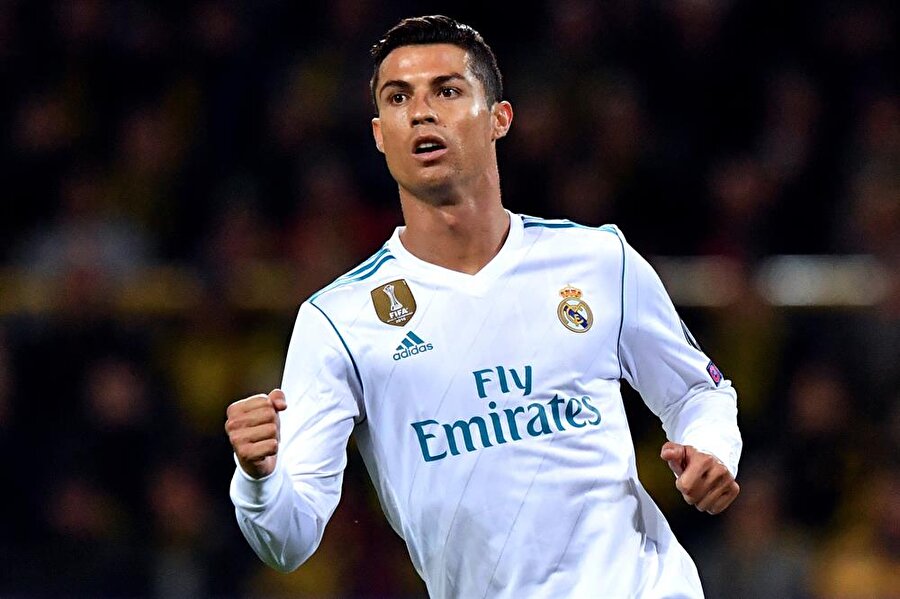 Cristiano Ronaldo / 120 milyon Euro
Real Madrid formasıyla kırılmadık rekor bırakmayan Portekizli futbolcu Cristiano Ronaldo’nun güncel piyasa değeri 120 milyon Euro.