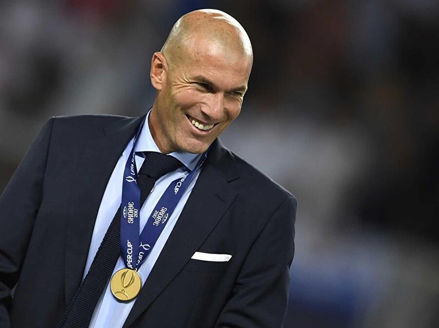 Zinedine Zidane 
Real Madrid Teknik Direktörü Zidane kendisi için ‘Kültürel Müslüman’ benzetmesi yapıyor. Ünlü futbol adamı dinin tüm gerekliliklerini yerine getirmediğini ancak maçlardan önce dua ettiğini ifade ediyor.