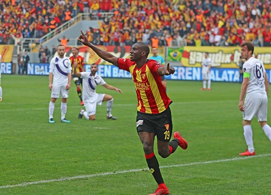 Demba Ba
Süper Lig’de Göztepe forması giyen Demba Ba’nın Müslüman olduğunu bilmeyen yok…