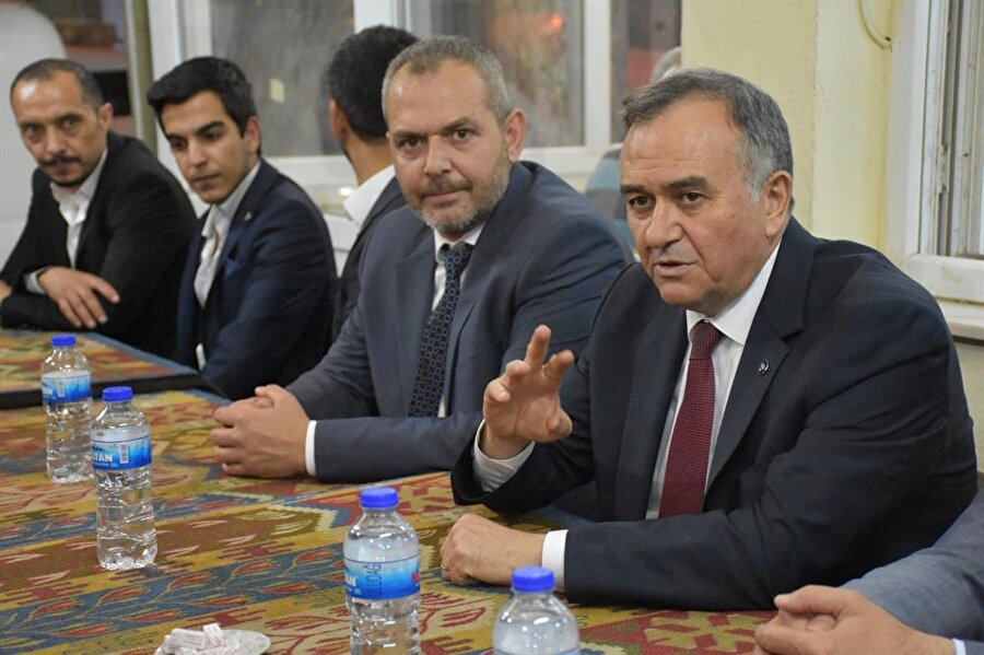 MHP Grup Başkanvekili Erkan Akçay, Manisa'nın Sarıgöl ilçesinde iftar programına katıldı.
