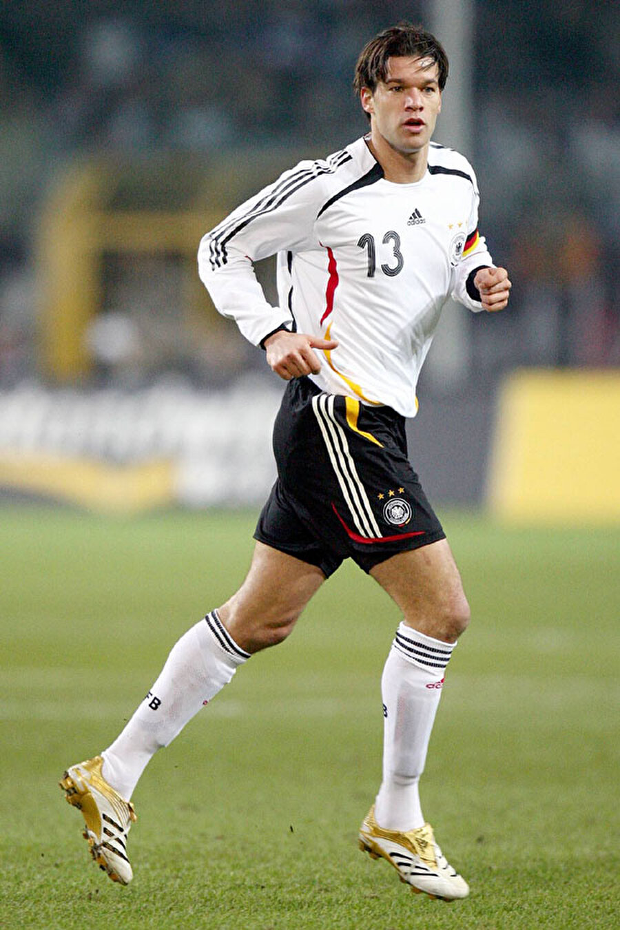 Michael Ballack 
Alman futbolunun unutulmaz isimlerinden Michael Ballack, 2002 Dünya Kupası finalinde forma giymedi. Brezilya'nın Almanya'yı 2-0 mağlup ettiği maçta Ballack cezası nedeniyle tribünde yer aldı. 
