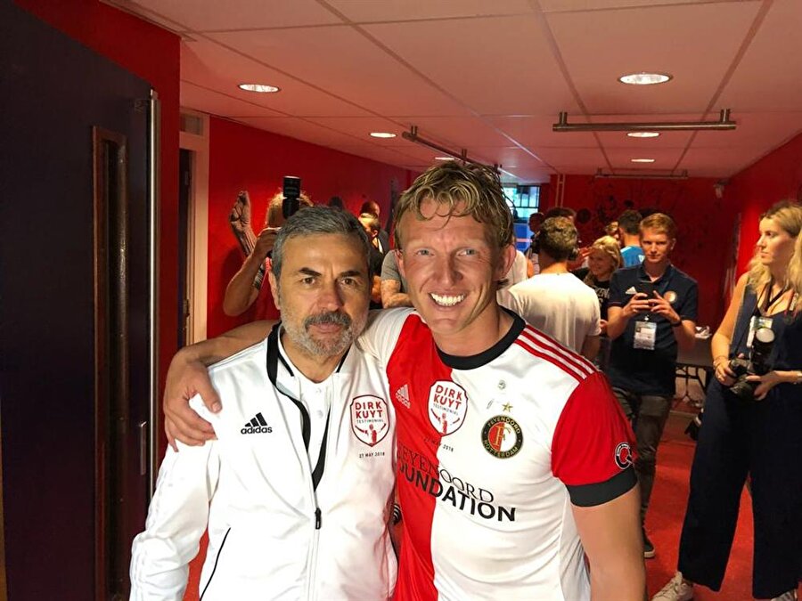 Jübile maçına gitmeyen Alex'ten Kuyt paylaşımı