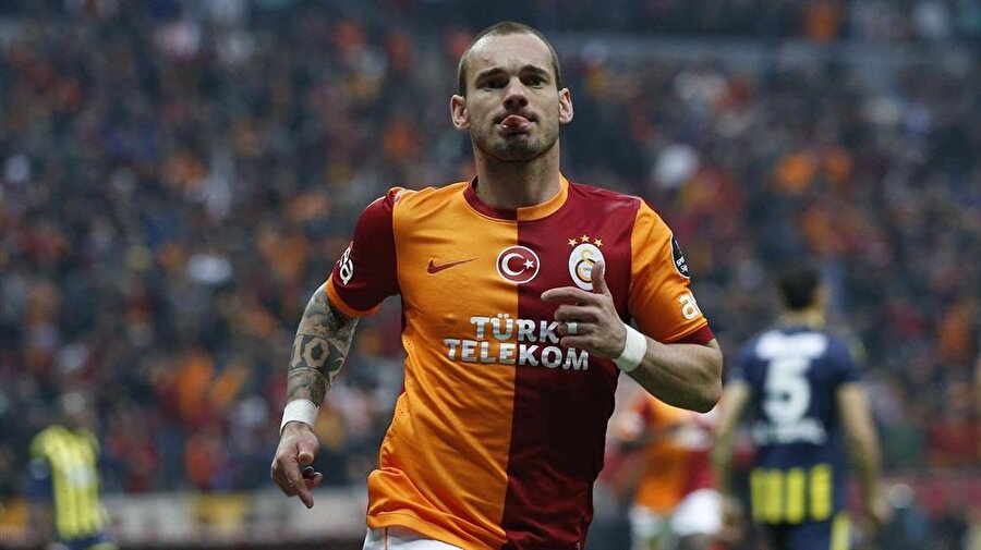 Wesley Sneijder

                                    
                                    Galatasaraylıların gidişine en çok üzüldüğü isimlerden biridir Wesley Sneijder... Sarı-kırmızılı kulüpten ayrıldıktan sonra dikiş tutturmakta zorlanan Hollandalının Haziran 2019’a kadar Katar ekibi Al Gharafa ile mukavelesi bulunuyor.
                                
                                