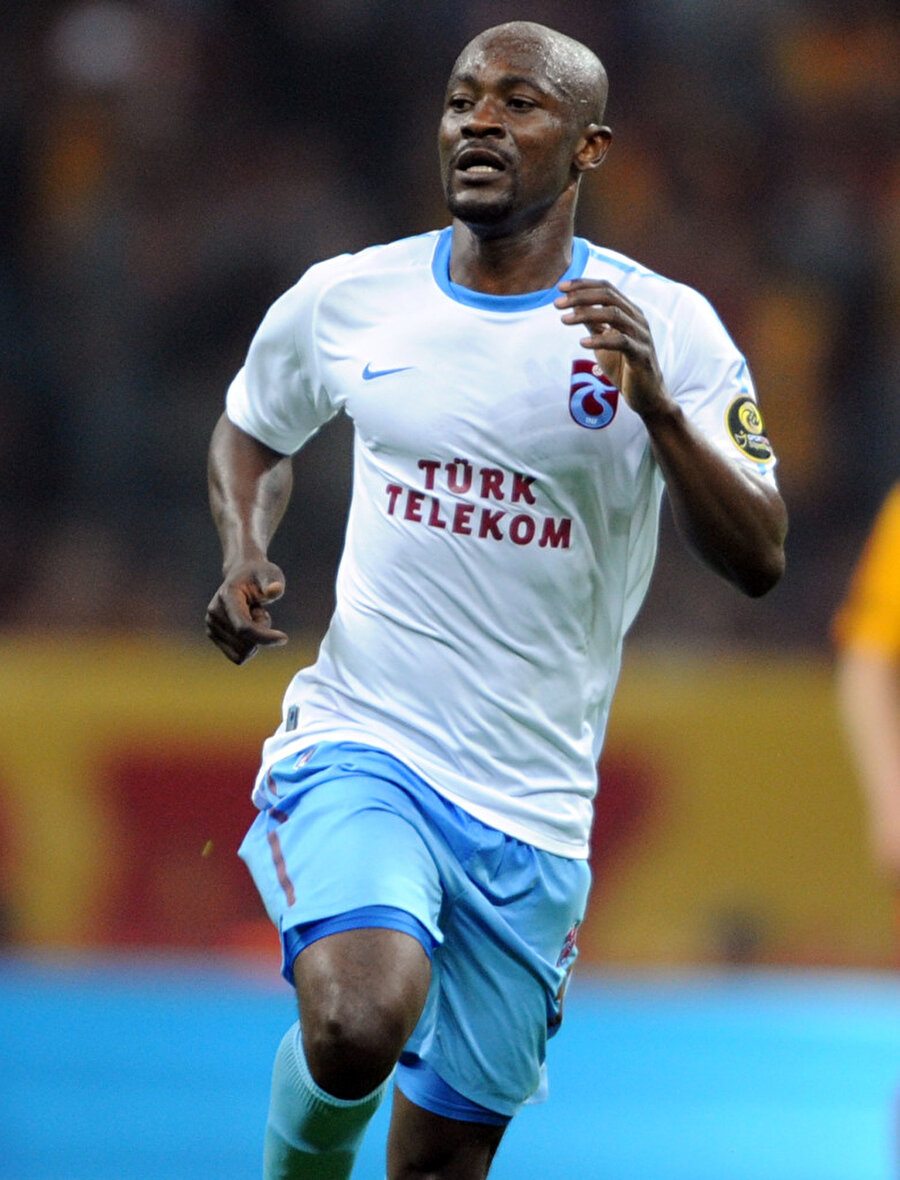 Didier Zokora

                                    
                                    Emre Belözoğlu ile yaşadığı sorunla hatırlanan Trabzonsporlu eski futbolcu Zokora, 4 Ağustos 2017'de Endonezya ekibi Semen Padang forması altında kariyerine nokta koydu.
                                
                                