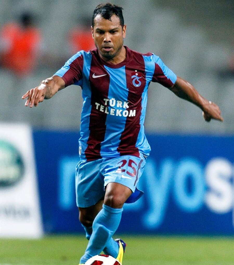 Alanzinho

                                    
                                    2009-2014 yılları arasında Trabzonspor forması giyen Brezilyalı futbolcu Alanzinho, kısa bir süre önce ülkesinin ikinci lig ekiplerinden Barra'ya imza attı.
                                
                                