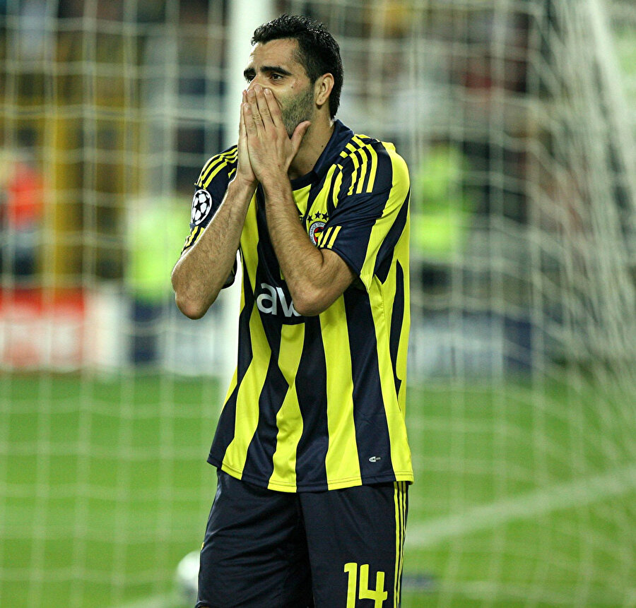 Daniel Güiza

                                    
                                    Fenerbahçe'de bir türlü dikiş tutturamayan Okçu, sarı-lacivertlilerle yollarını 2011'de ayırdı. İspanyol futbolcu şimdilerde ülkesinin 4. lig takımı Atlético Sanluqueño’da futbol oynuyor.
                                
                                