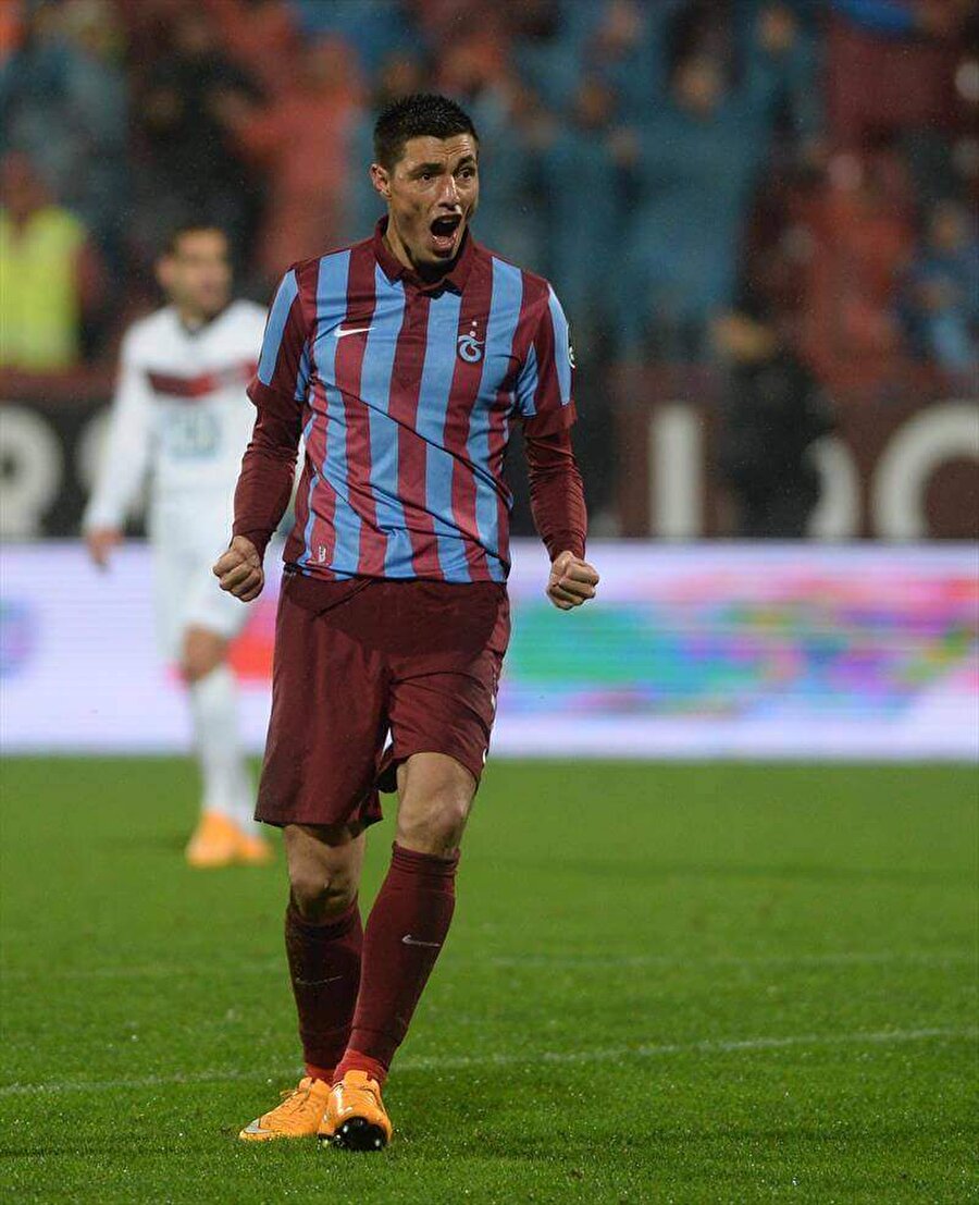 Oscar Cardozo

                                    
                                    2014-2016 yılları arasında Trabzonspor forması giyen Oscar Cardozo, Paraguay ekibi Club Libertad Asunción'da top koşturuyor.
                                
                                