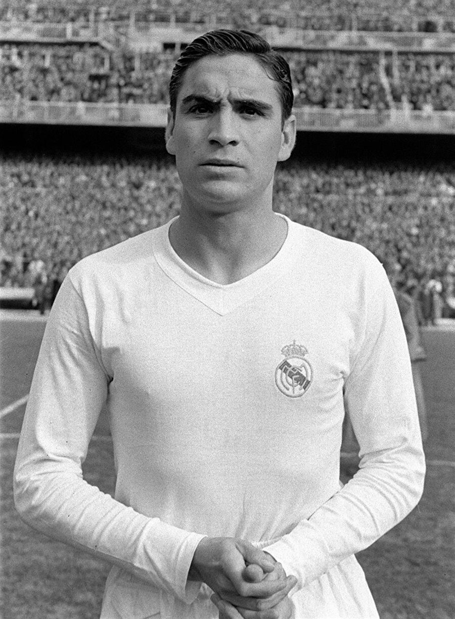 Marquitos / 5

                                    6 Mart 2012'de yaşama gözlerini yuman İspanyol defans oyuncusu Marquitos, Real Madrid'in beş yıl üst üste Şampiyonlar Ligi kupasını kaldırdığı kadroda yer aldı.1955-19561956-19571957-19581958-19591959-1960
                                