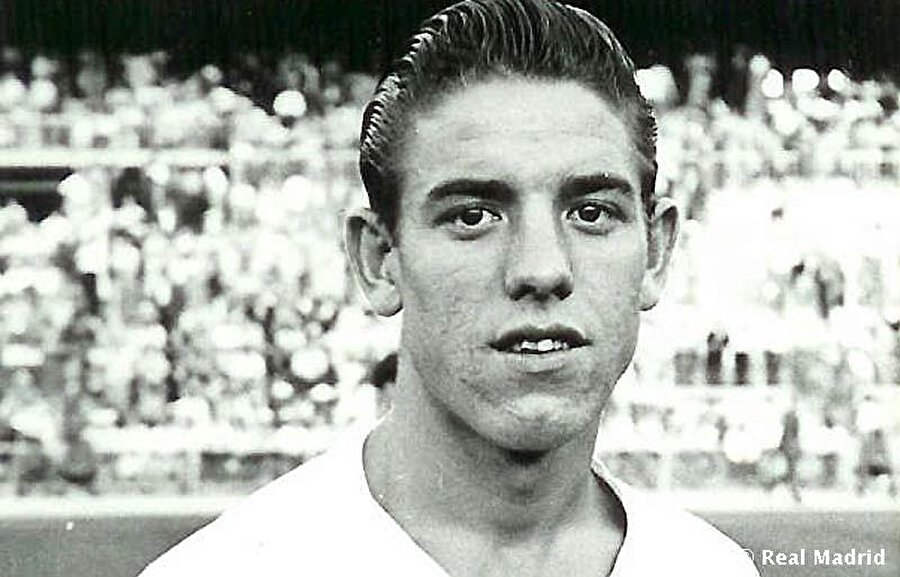 Enrique Mateos / 5

                                    İspanyol futbol adamı da adını tarihe altın harflerle yazdıran kadroda yer aldı.1955-19561956-19571957-19581958-19591959-1960
                                