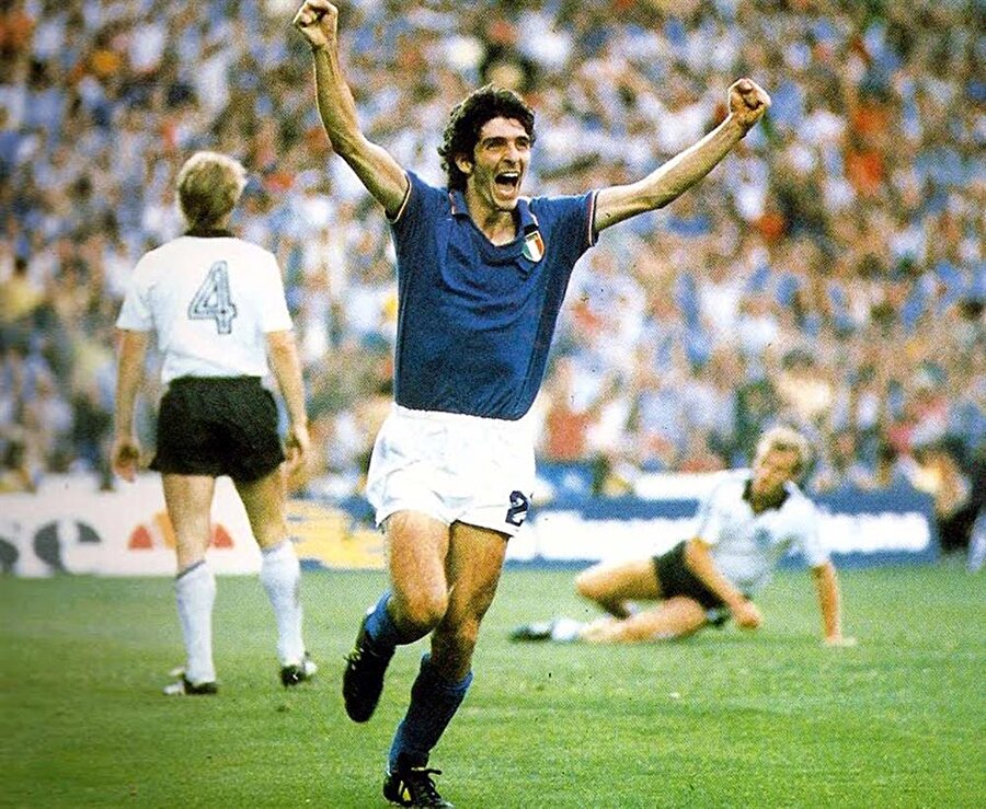 Paolo Rossi

                                    1982 Dünya Kupası, İspanya'nın ev sahipliğinde gerçekleştirildi. Turnuvaya şampiyon İtalya'nın golcüsü Paolo Rossi damgasını vurdu. Rossi söz konusu turnuvada 6 gol attı.
                                