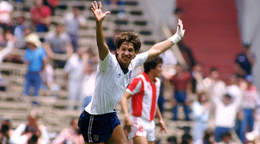 Gary Lineker 

                                    İngiliz futbolcu Gary Lineker 1986 ve 1990 Dünya Kupası’nda top koşturdu. Lineker iki turnuvada 10 gol attı.
                                