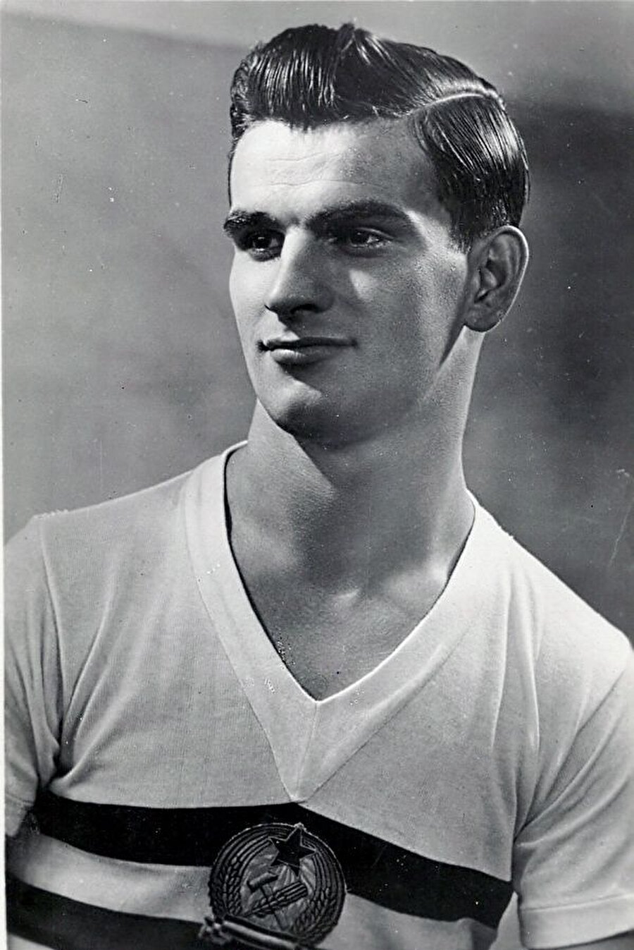 Sándor Kocsis 

                                    Macar futbolcu Sándor Kocsis 1950 ve 1954 Dünya Kupası organizasyonlarında toplam 11 gol kaydetti.
                                