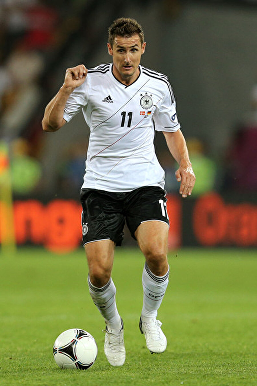 Miroslav Klose 

                                    Alman futbolcu Miroslav Klose katıldığı 2002, 2006, 2010 ve 2014 Dünya Kupası organizasyonlarında 14 gol attı.
                                